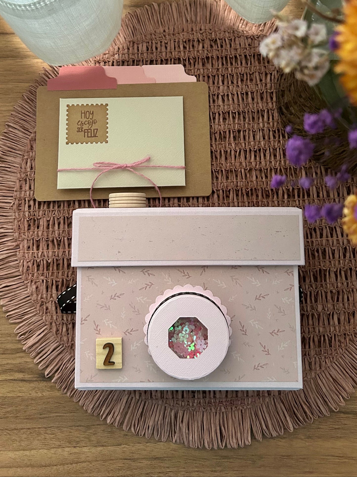 CAJA CÁMARA HOJAS ROSAS